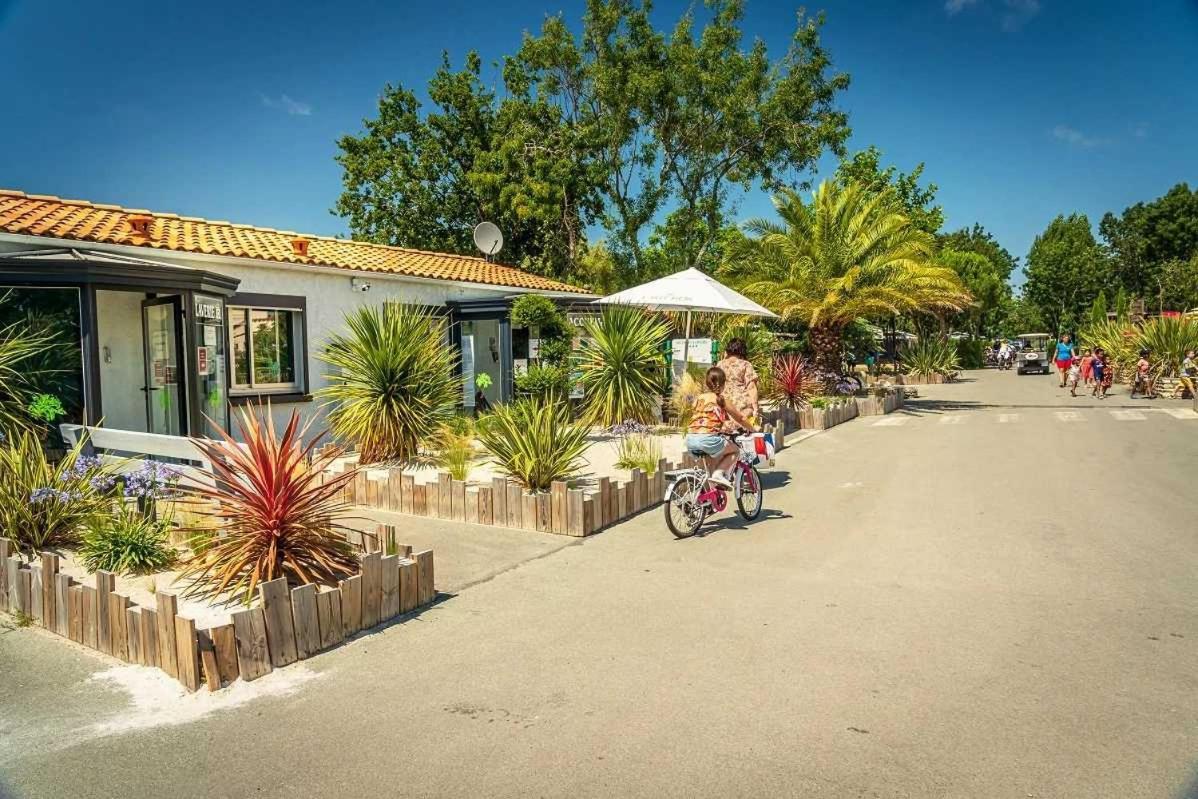 Camping 4 Etoiles - Parc Aquatique - Eei0Fi Saint-Georges-d'Oleron Exterior foto